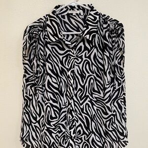 Pleione Black and White Graphic Notched Collar Top